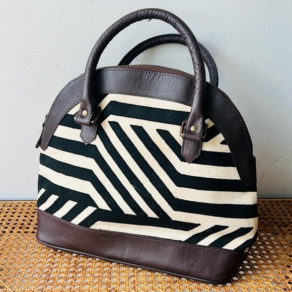Noonday Collection Stylish Black and White Handbag - Picture 2 of 9